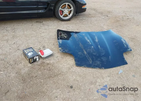 2002 Chevrolet Corvette из США, поврежденный, VIN 1G1YY22G525121011